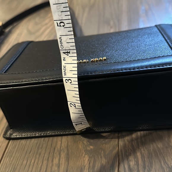 Michael Kors Jet Set crossbody bag - Picture 9 of 14